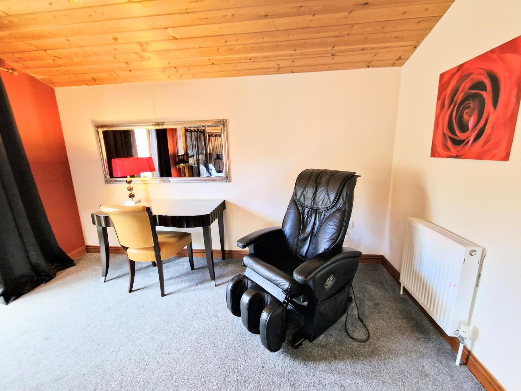 Lomond 4 With Private Hot Tub - Fife - Loch Leven - Lomond Hills Villa Kelty Bagian luar foto