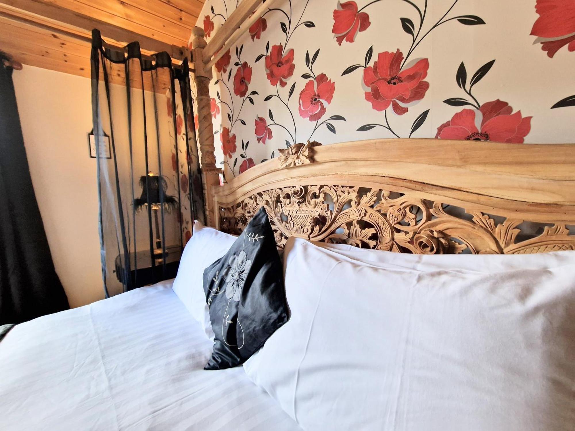 Lomond 4 With Private Hot Tub - Fife - Loch Leven - Lomond Hills Villa Kelty Bagian luar foto