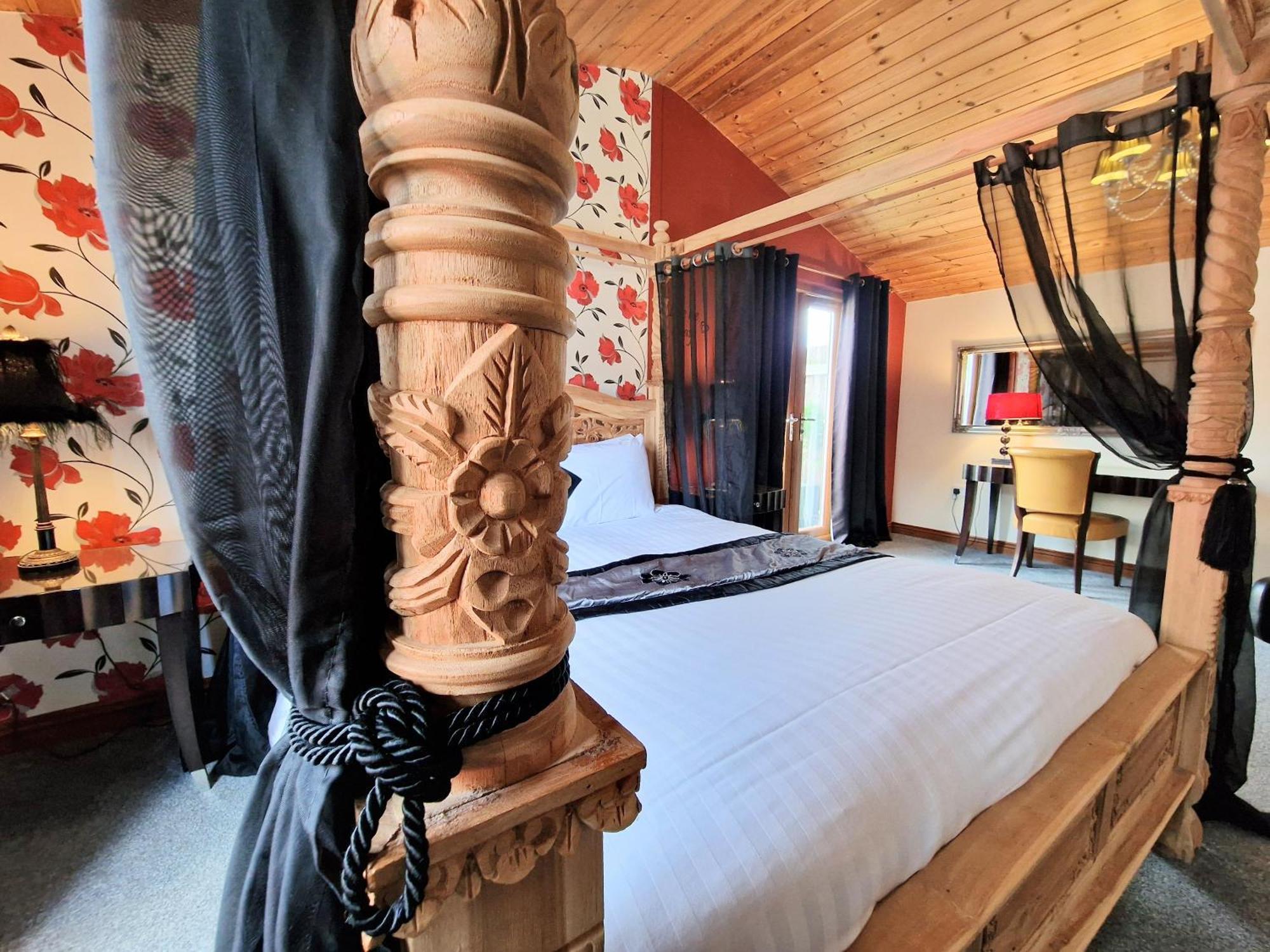 Lomond 4 With Private Hot Tub - Fife - Loch Leven - Lomond Hills Villa Kelty Bagian luar foto