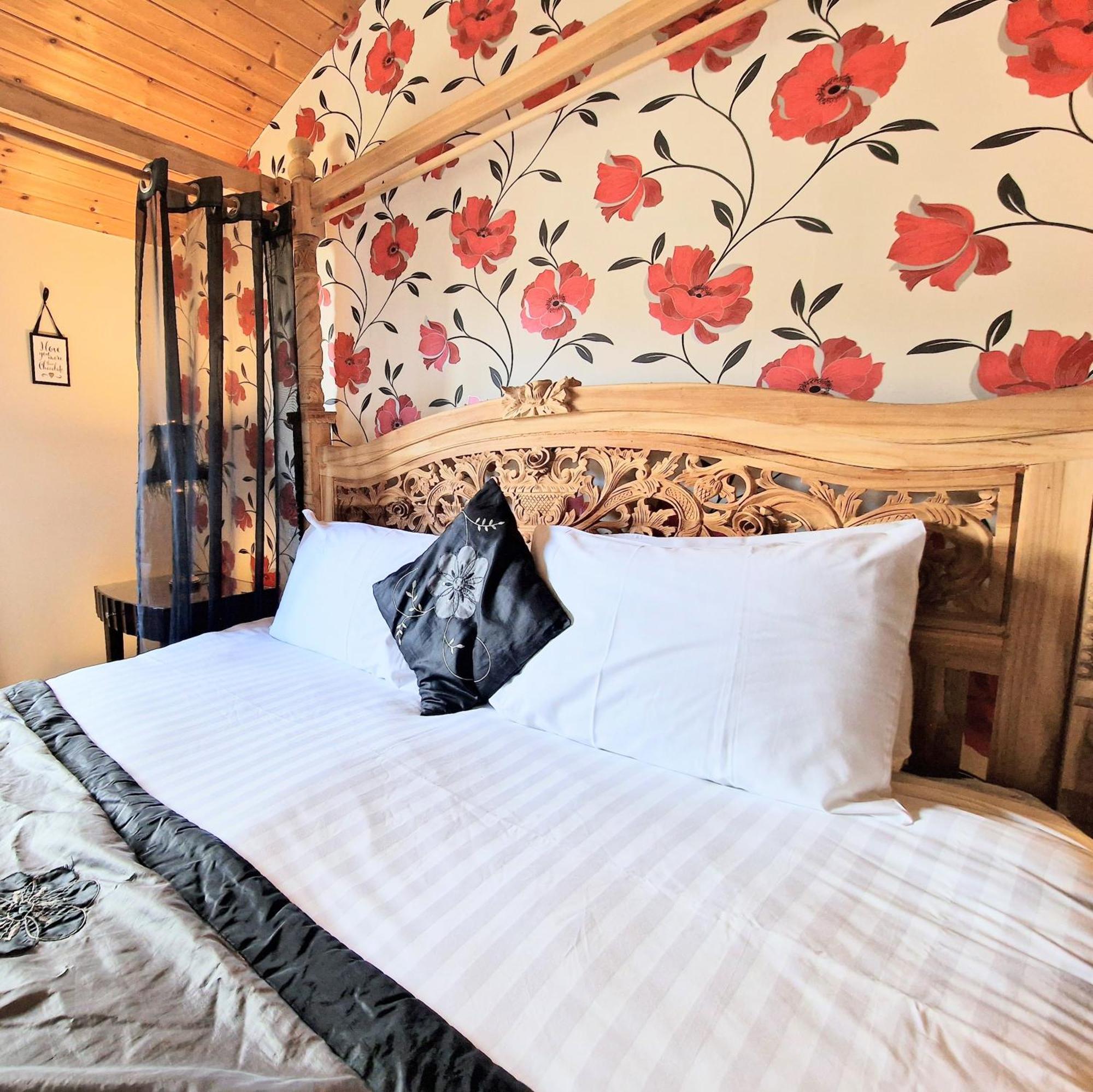Lomond 4 With Private Hot Tub - Fife - Loch Leven - Lomond Hills Villa Kelty Bagian luar foto